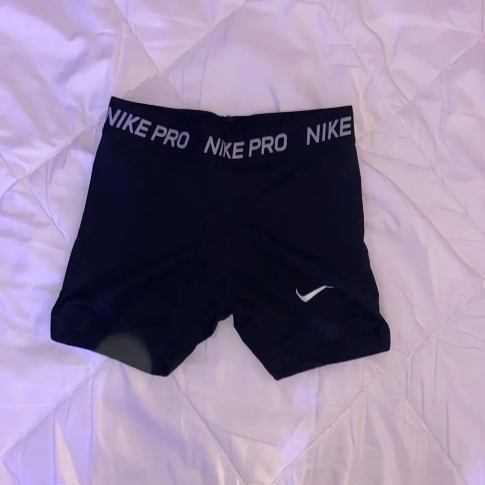 Nike spandex shorts - Picture 1 of 5